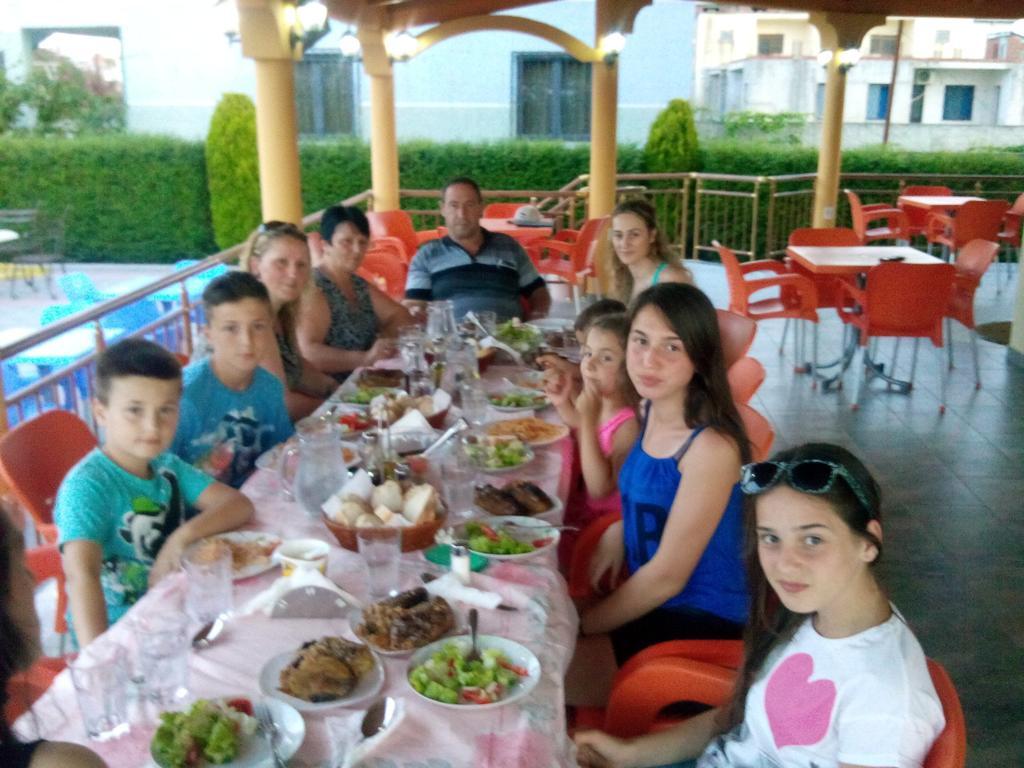 Hotel Restaurant Globi Velipojë Екстериор снимка