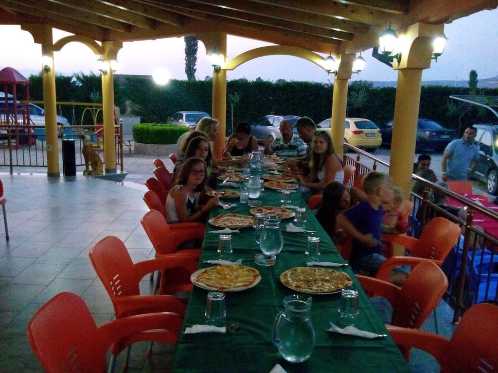 Hotel Restaurant Globi Velipojë Екстериор снимка